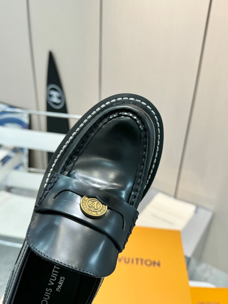 l0vis Vvtt0n loafers